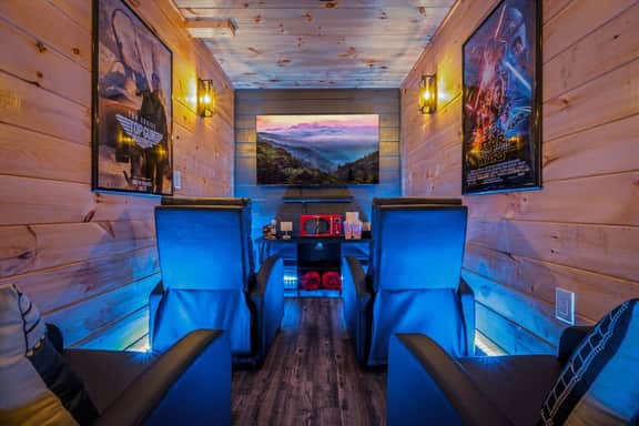 4 BD Luxury Cabin•Hot Tub•Theater•Pool Table•S'mores•EZ Roads - Image 3