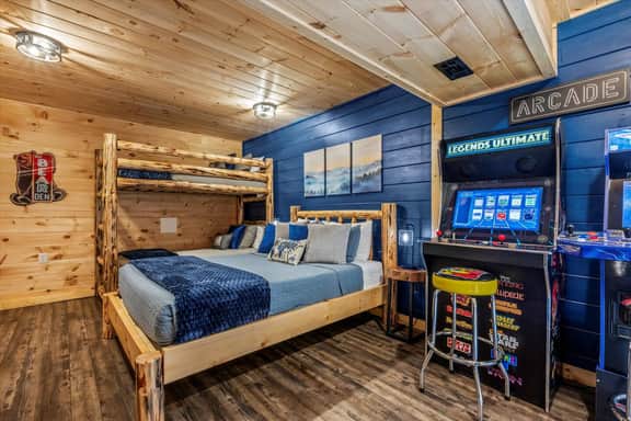 4 BD Luxury Cabin•Hot Tub•Theater•Pool Table•S'mores•EZ Roads - Image 5